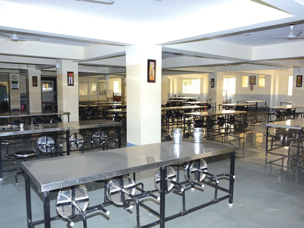 9 spacious mess in campus